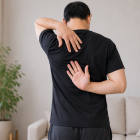 背中で手が組みにくいのは、肩が硬いから？それとも肩甲骨・胸椎？